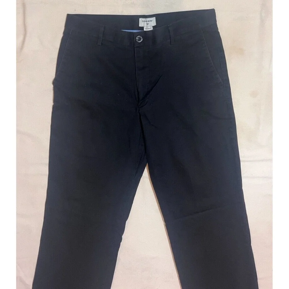 DOCKERS SZ 32 x 32 Black Straight Fit Mens Pants E7